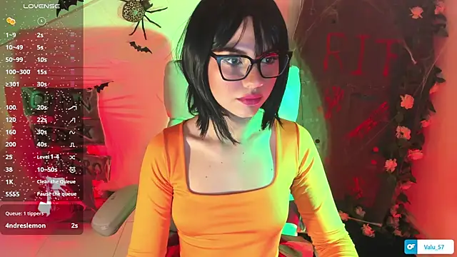 Snapshot of valu_557 chatting on 10/16/25, 12:46 valu 557 online show from 10/16/25, 12:46