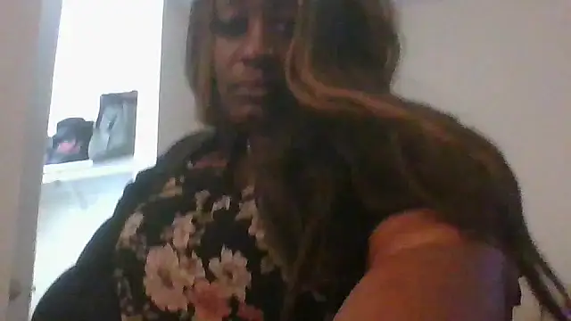 ExoticChocolit online show from 12/04/25, 06:23