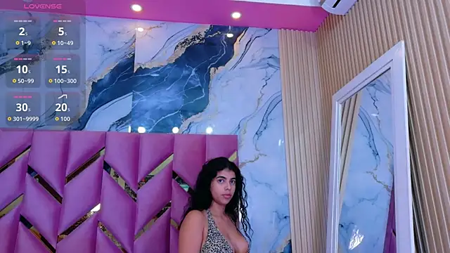 hotiergirl online show from 12/17/25, 12:10