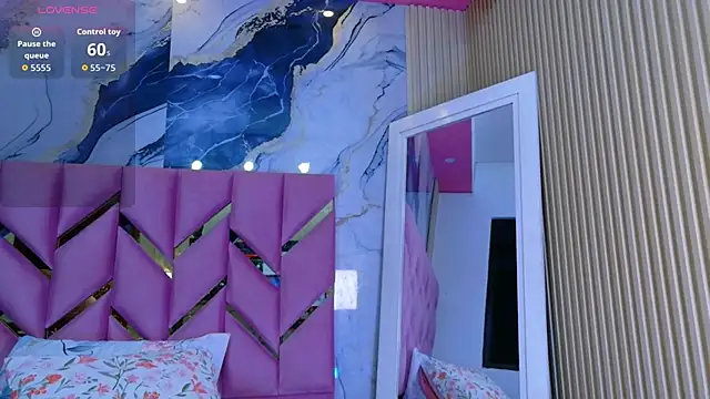 hotiergirl online show from 12/18/25, 12:20