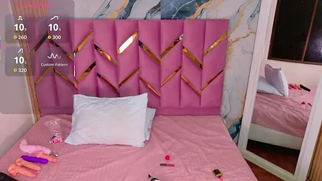 hotiergirl online show from 11/10/25, 12:21