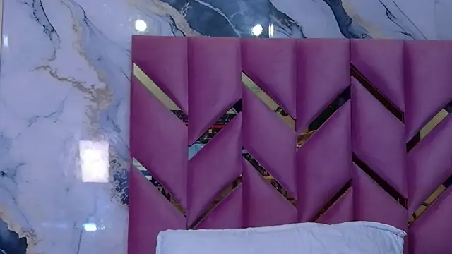 hotiergirl online show from 12/22/25, 12:27