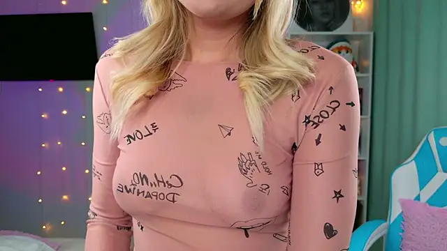 Mercedes Robinson online show from 12/20/25, 04:26