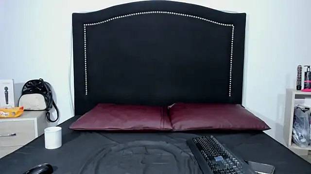 EmmySweett2 online show from 04/15/26, 01:37