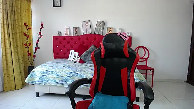 Snapshot of Maylin_horny19 chatting on 04/06/26, 07:04 Maylin horny19 online show from 04/06/26, 07:04