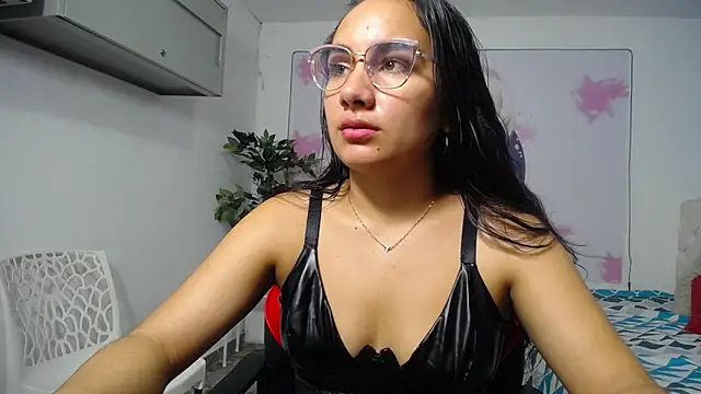Snapshot of Maylin_horny19 chatting on 04/27/26, 07:01 Maylin horny19 online show from 04/27/26, 07:01