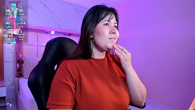 Snapshot of zoes_milee chatting on 11/28/25, 11:32 zoes milee online show from 11/28/25, 11:32