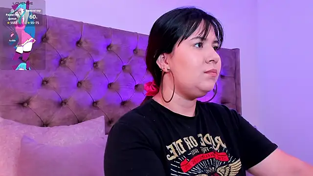 Snapshot of zoes_milee chatting on 11/10/25, 11:37 zoes milee online show from 11/10/25, 11:37