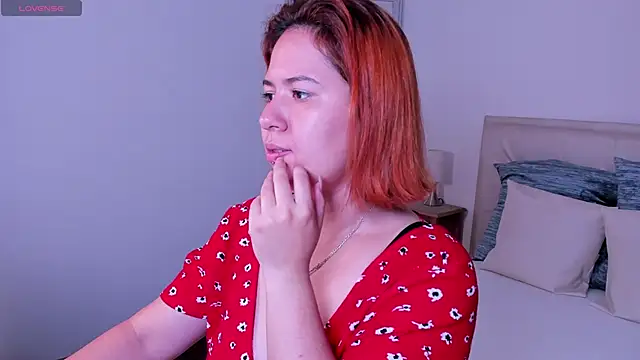 Snapshot of zoes_milee chatting on 02/07/25, 11:12 zoes milee online show from 02/07/25, 11:12