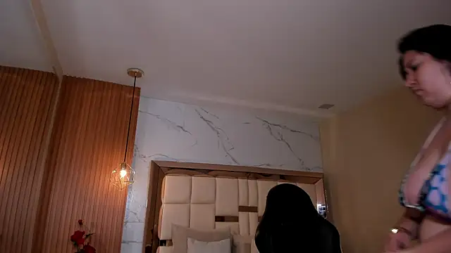 Snapshot of zoes_milee chatting on 02/24/26, 11:22 zoes milee online show from 02/24/26, 11:22