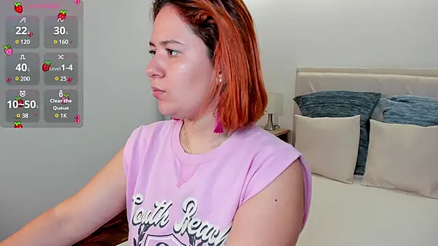 Snapshot of zoes_milee chatting on 02/11/25, 11:20 zoes milee online show from 02/11/25, 11:20