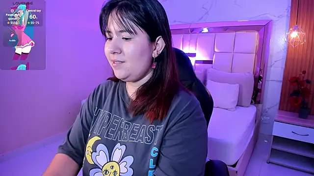 Snapshot of zoes_milee chatting on 12/01/25, 11:22 zoes milee online show from 12/01/25, 11:22