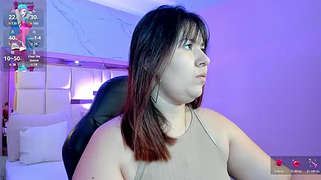 Snapshot of zoes_milee chatting on 11/20/25, 11:11 zoes milee online show from 11/20/25, 11:11