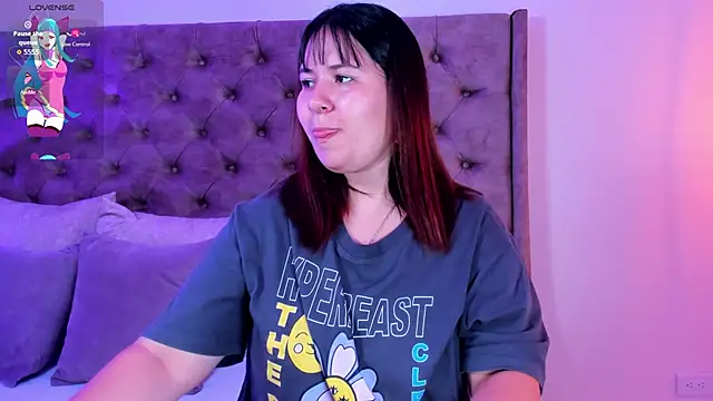 Snapshot of zoes_milee chatting on 10/24/25, 11:09 zoes milee online show from 10/24/25, 11:09