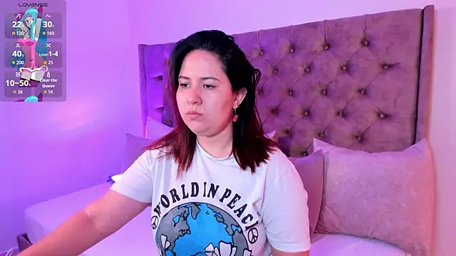 Snapshot of zoes_milee chatting on 10/22/25, 11:20 zoes milee online show from 10/22/25, 11:20