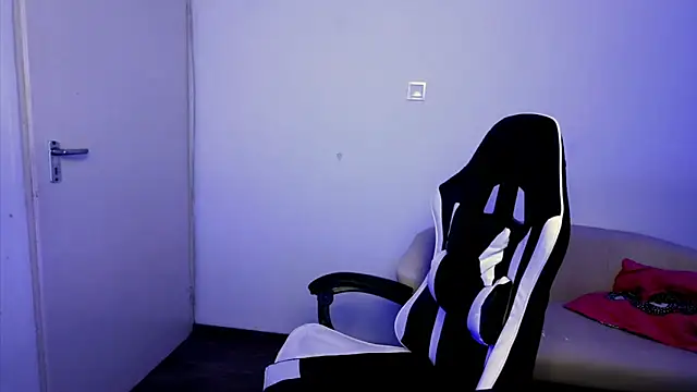 Snapshot of ShyHotNerd chatting on 11/10/25, 01:21 ShyHotNerd online show from 11/10/25, 01:21