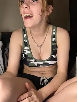 VioletxBlue online show from 04/25/26, 10:51