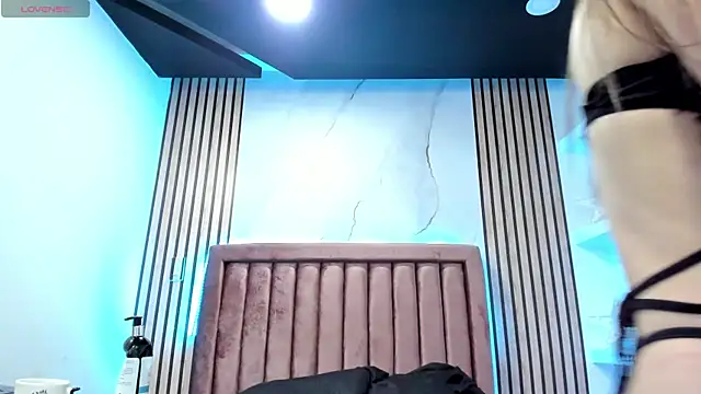 RubiSharqui  online show from 03/17/25, 12:25