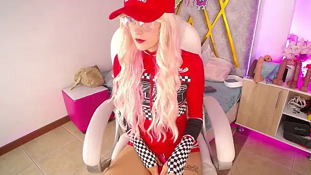 Snapshot of SussanHottye1_ chatting on 10/19/25, 11:57 SussanHottye1 online show from 10/19/25, 11:57