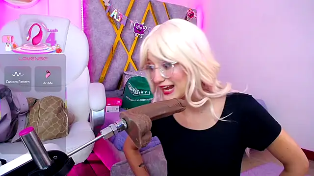 Snapshot of SussanHottye1_ chatting on 11/30/25, 11:11 SussanHottye1 online show from 11/30/25, 11:11