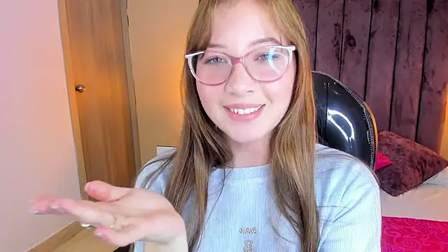 Dahlia Rousse online show from 10/23/25, 06:45