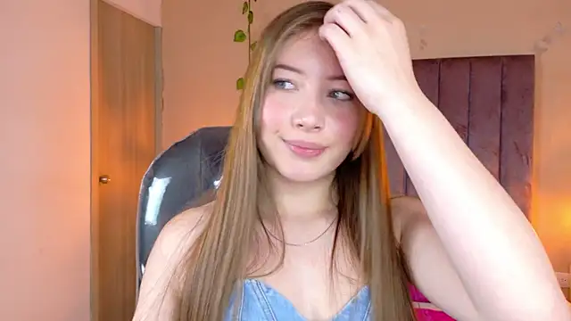 Snapshot of Dahlia_Rousse chatting on 06/04/26, 06:29 Dahlia Rousse online show from 06/04/26, 06:29