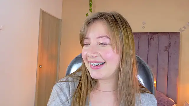 Dahlia Rousse online show from 03/05/26, 05:04