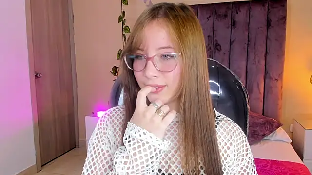 Dahlia Rousse online show from 10/28/25, 09:03