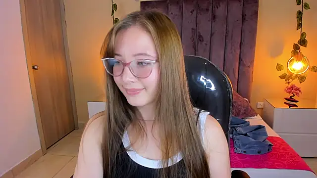 Dahlia Rousse online show from 10/24/25, 10:09