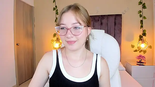Dahlia Rousse online show from 09/27/25, 08:37