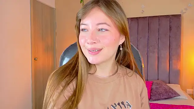 Dahlia Rousse online show from 04/16/26, 12:11