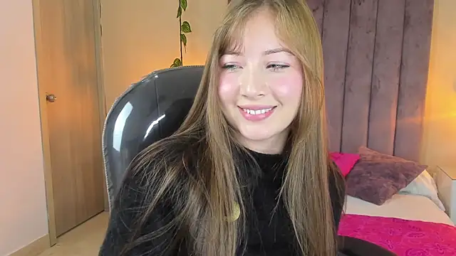 Dahlia Rousse online show from 12/18/25, 07:02