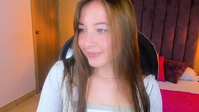 Dahlia Rousse online show from 11/18/25, 06:06