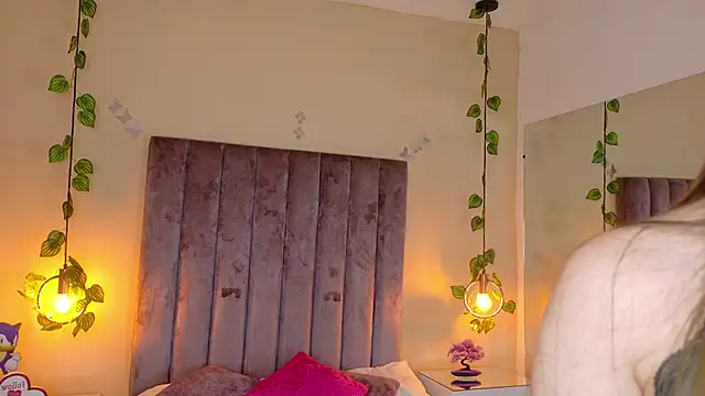 Dahlia Rousse online show from 02/12/26, 05:40