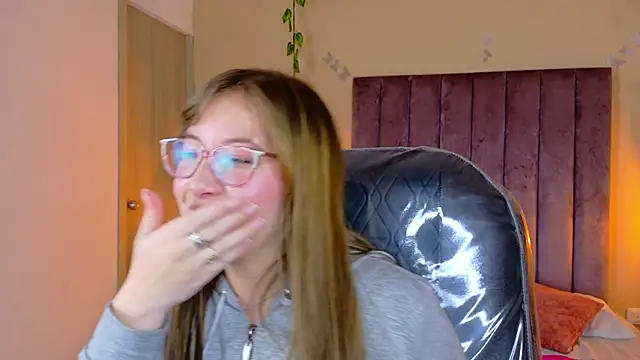 Dahlia Rousse online show from 04/10/26, 05:58