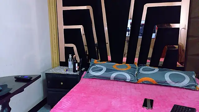 SolEvanss online show from 10/25/25, 03:34