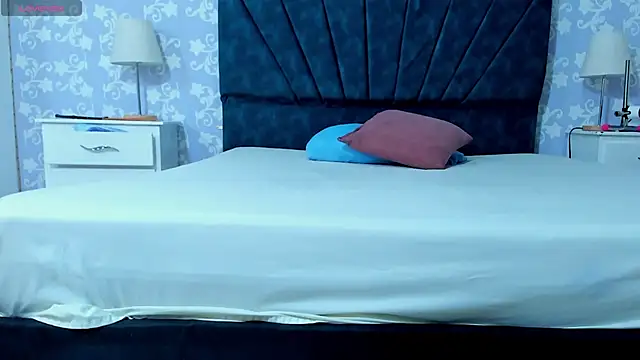 SalomeSimonz online show from 11/13/25, 07:18