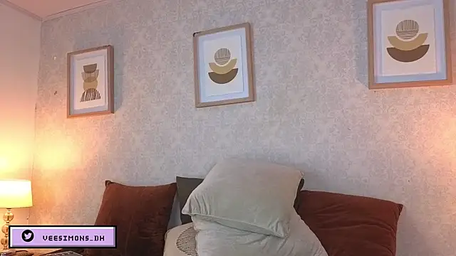 Veronica simons online show from 04/20/26, 10:44