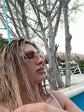 Snapshot of Queensara_ chatting on 02/01/26, 04:38 Queensara online show from 02/01/26, 04:38