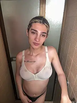 Snapshot of Queensara_ chatting on 02/26/26, 05:46 Queensara online show from 02/26/26, 05:46