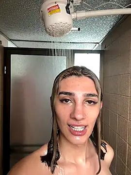 Queensara  online show from 11/21/25, 06:40