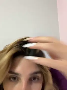 Snapshot of Queensara_ chatting on 02/25/25, 01:20 Queensara online show from 02/25/25, 01:20