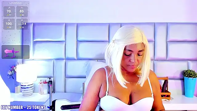 LovelyNickii online show from 11/02/25, 12:54