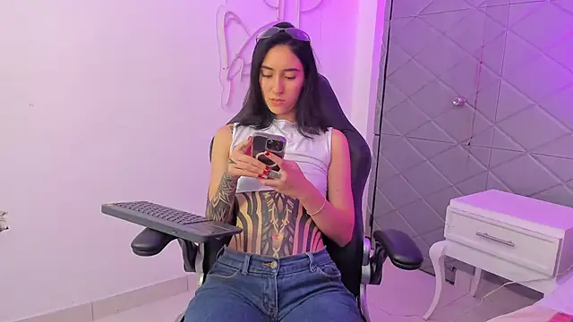 MeganPresleyy online show from 05/18/26, 06:07