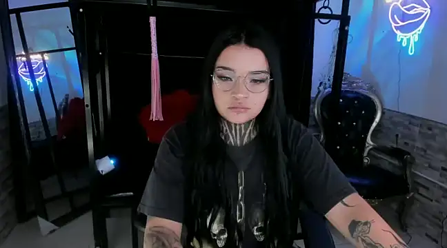 Snapshot of amyswallow7 chatting on 01/18/25, 06:43 amyswallow7 online show from 01/18/25, 06:43