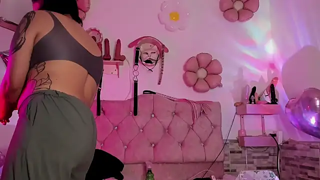 amyswallow7 online show from 11/02/25, 12:48