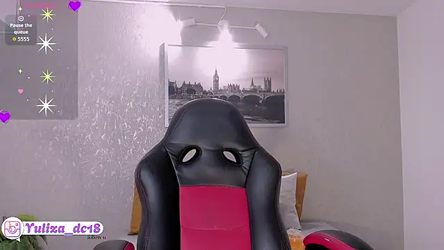 Luxury Woman online show from 10/28/25, 03:40