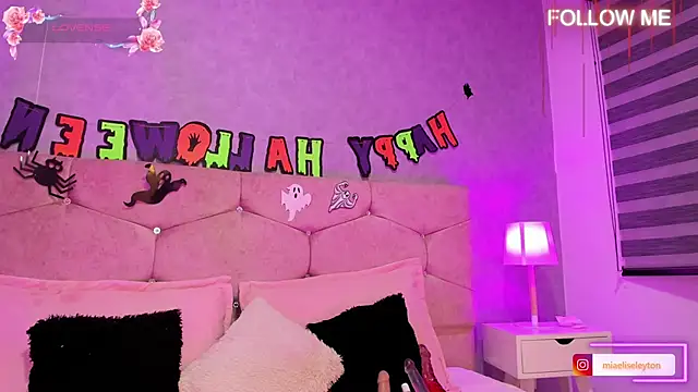 Elise-Leyton online show from 10/30/25, 09:11