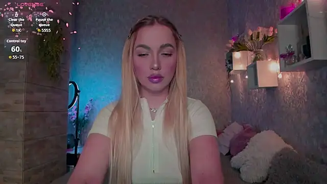 Snapshot of Mika_Rayy chatting on 12/15/25, 09:42 Mika Rayy online show from 12/15/25, 09:42