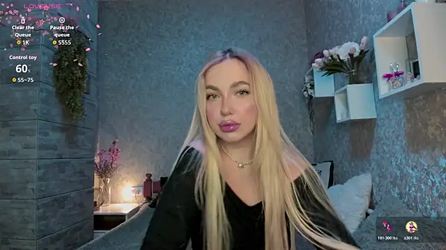 Snapshot of Mika_Rayy chatting on 10/21/25, 08:19 Mika Rayy online show from 10/21/25, 08:19